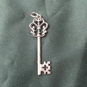 silver key pendant 2”